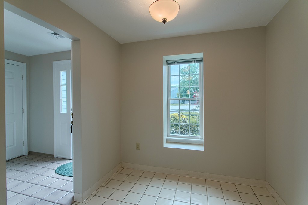 507 Ridgefield Circle, Unit D Clinton, MA 01510 - Photo 5 of 30 Gallery Image 5