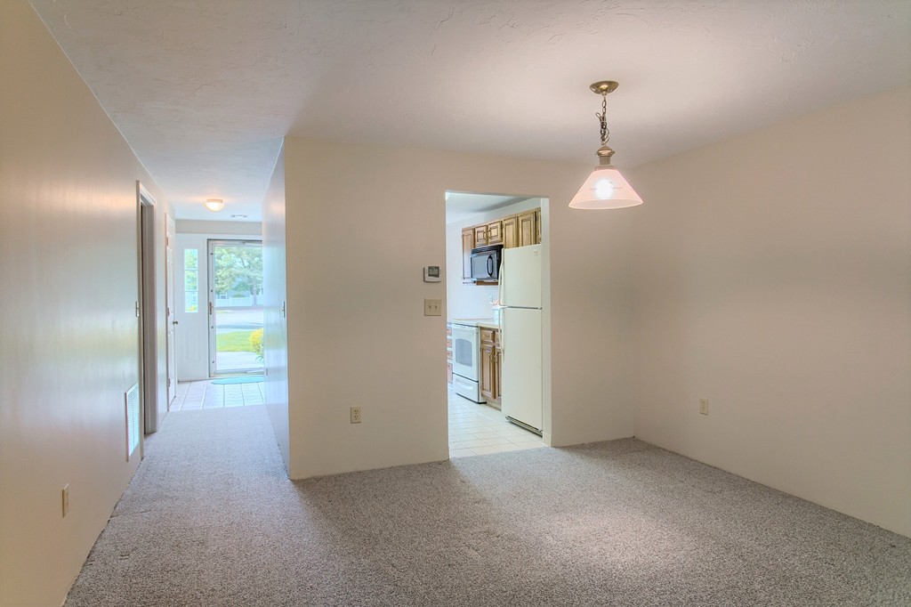 507 Ridgefield Circle, Unit D Clinton, MA 01510 - Photo 8 of 30 Gallery Image 8