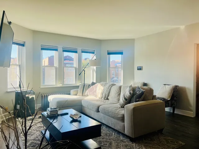 $2,000 | 1827 Gunderson Avenue, Unit TWO, Berwyn, IL 60402