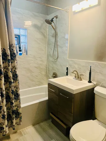 $2,000 | 1827 Gunderson Avenue, Unit TWO, Berwyn, IL 60402