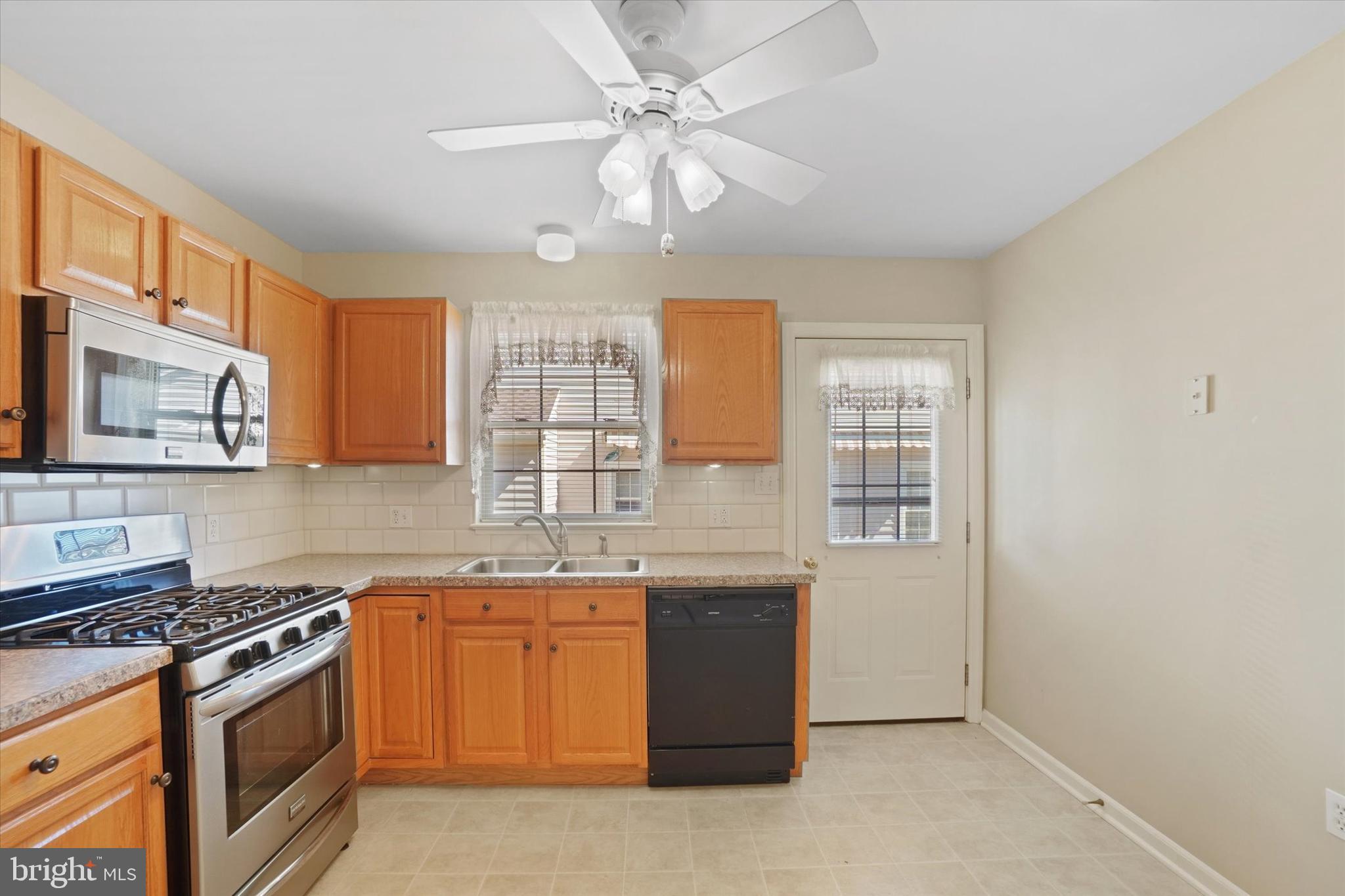 670 Kyle Road York, PA 17404 - Photo 6 of 29 Gallery Image 6