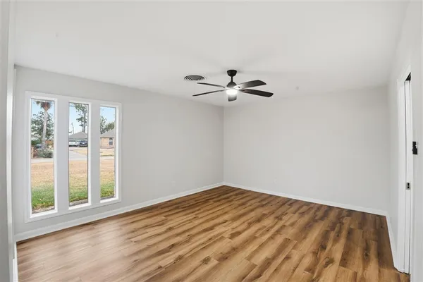 $359,000 | 1425 North Chateau Circle, Lake Charles, LA 70605