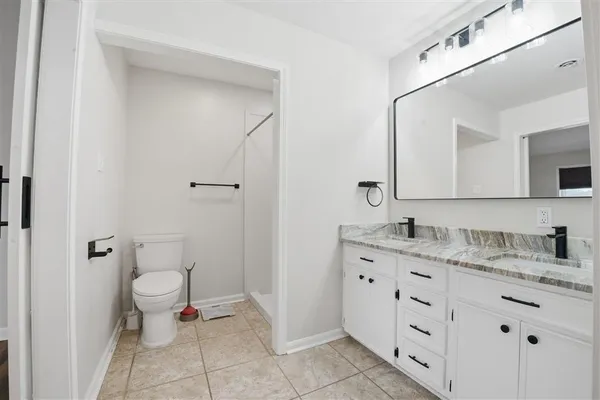 $359,000 | 1425 North Chateau Circle, Lake Charles, LA 70605