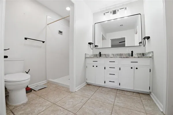 $359,000 | 1425 North Chateau Circle, Lake Charles, LA 70605