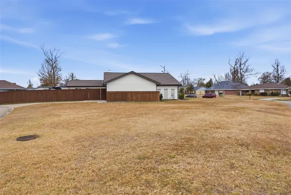 $359,000 | 1425 North Chateau Circle, Lake Charles, LA 70605