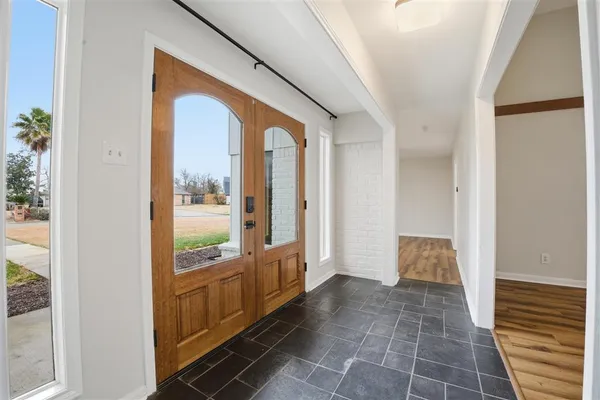 $359,000 | 1425 North Chateau Circle, Lake Charles, LA 70605