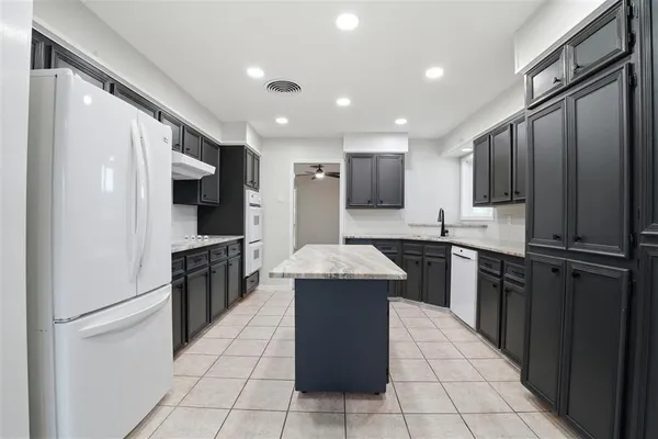 $359,000 | 1425 North Chateau Circle, Lake Charles, LA 70605