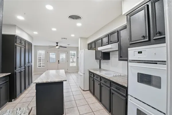 $359,000 | 1425 North Chateau Circle, Lake Charles, LA 70605