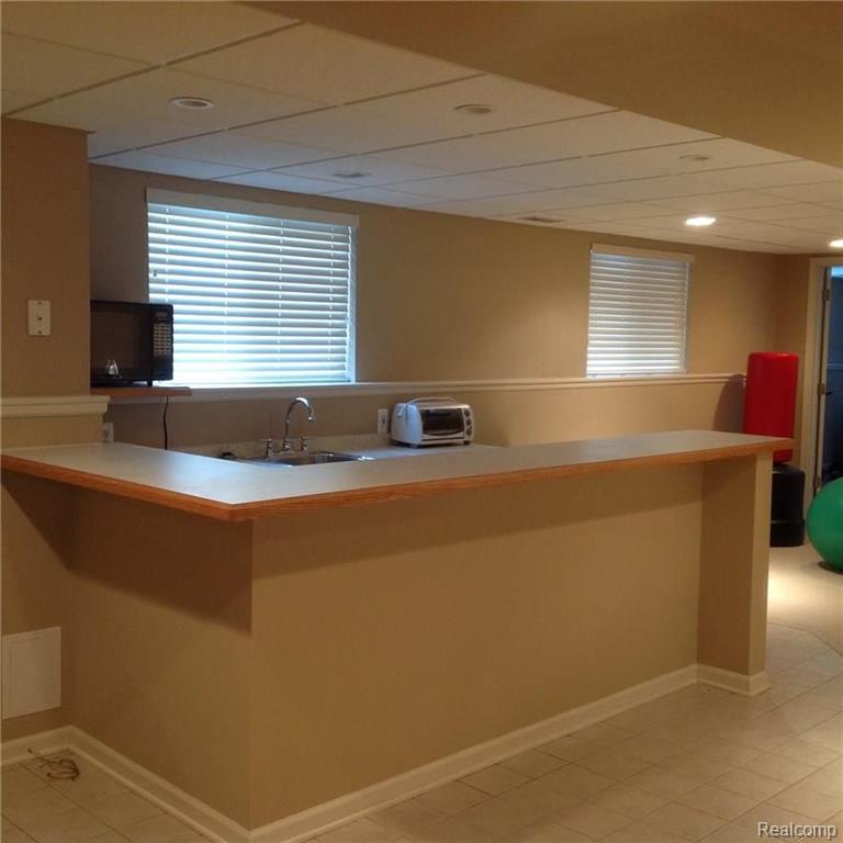 922 Ridgeview Circle Lake Orion, MI 48362 - Photo 25 of 29