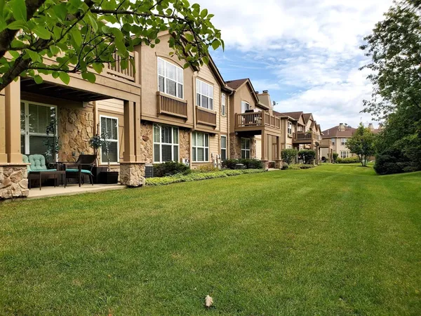 $3,100 | 1914 Crenshaw Circle, Vernon Hills, IL 60061