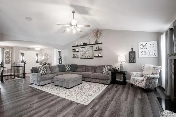 $692,900 | 3404 Navajo Trail, Shiloh, IL 62221