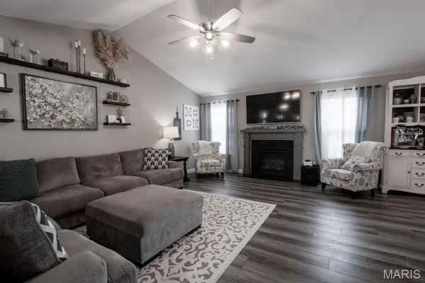 $692,900 | 3404 Navajo Trail, Shiloh, IL 62221