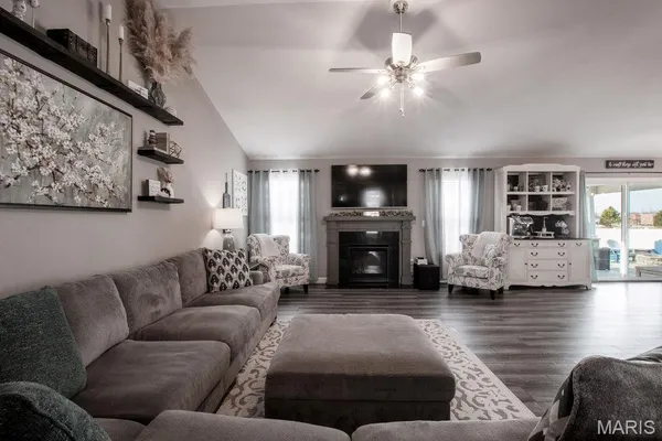 $692,900 | 3404 Navajo Trail, Shiloh, IL 62221