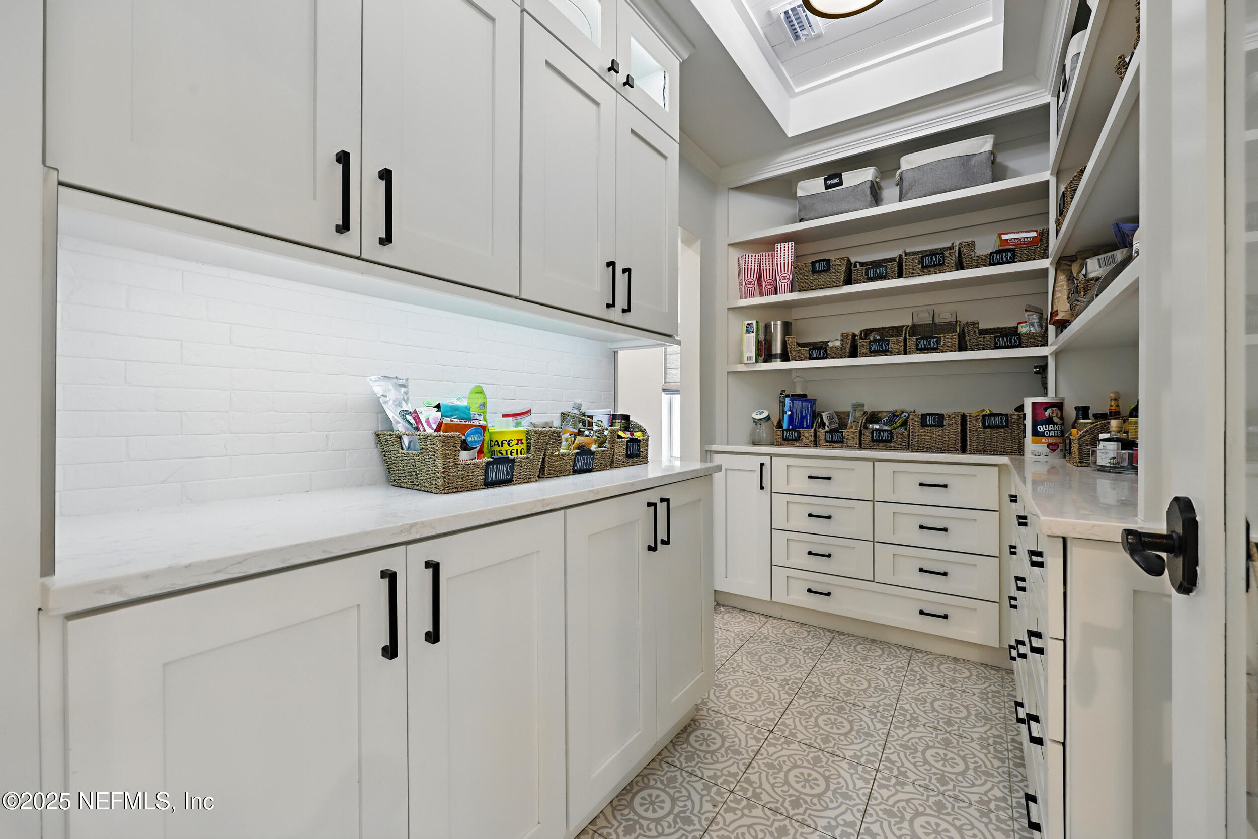 8007 Acorn Ridge Road Jacksonville, FL 32256 - Photo 18 of 76 a kitchen with cabinets and white appliances