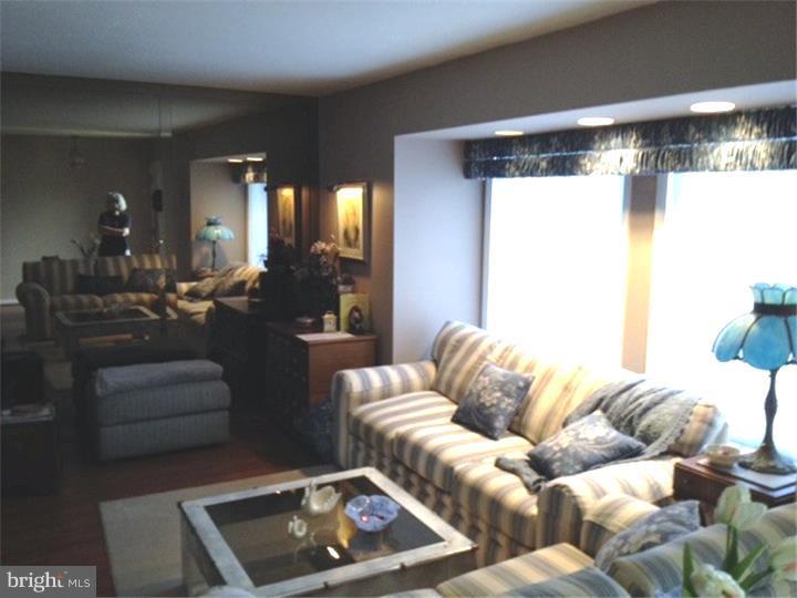 407 Bolton Road East Windsor, NJ 08520 - Photo 3 of 16 Gallery Image 3