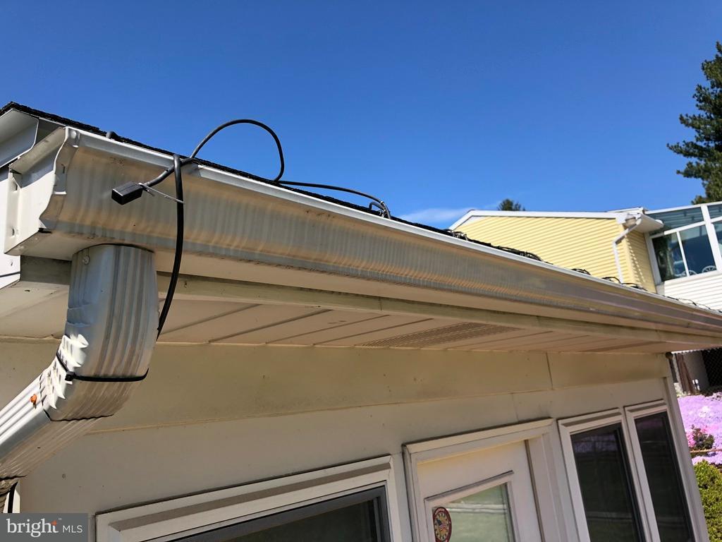 419 Chancellor Road York, PA 17403 - Photo 22 of 32 Heat tape on Sunroom roof
