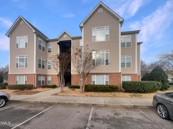$189,000 | 2501 Huntscroft Lane, Unit 203, Raleigh, NC 27617