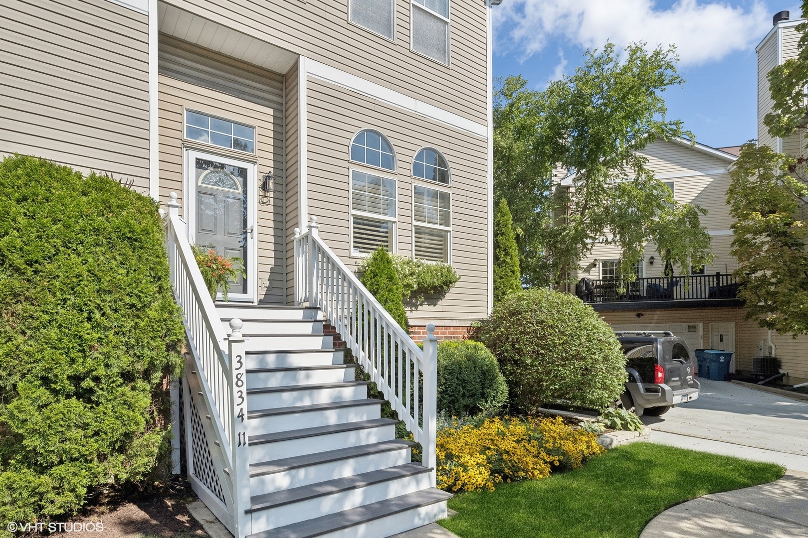 3834 North Milwaukee Avenue, Unit 11 Chicago, IL 60641 - Photo 4 of 46 a view of a house with backyard and sitting area