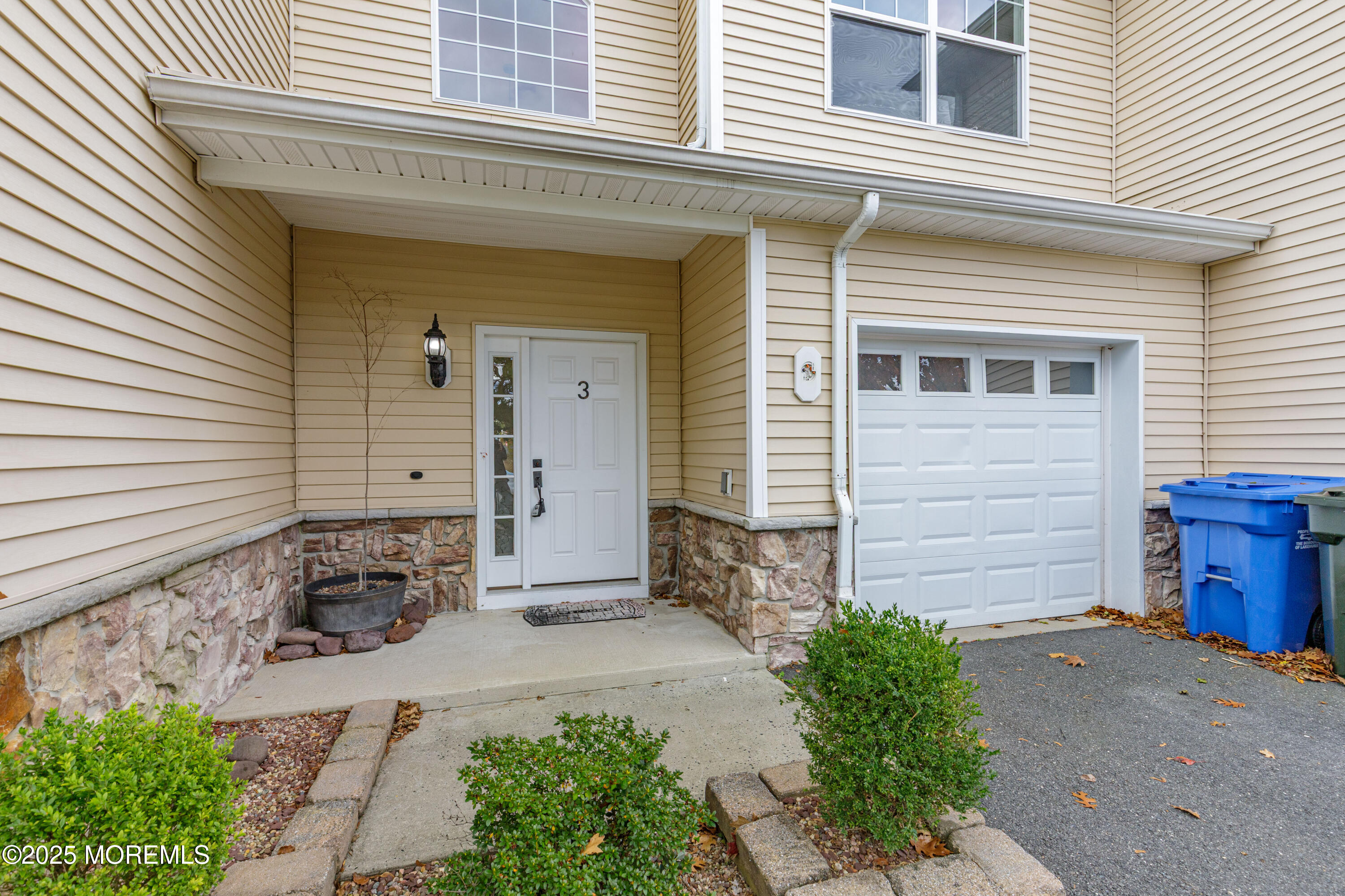 100 Pine Street, Unit 3 Lakehurst, NJ 08733 - Photo 2 of 20 a front view of a house