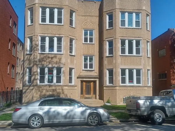 $1,750 | 7307 South Bennett Avenue, Unit 3, Chicago, IL 60649