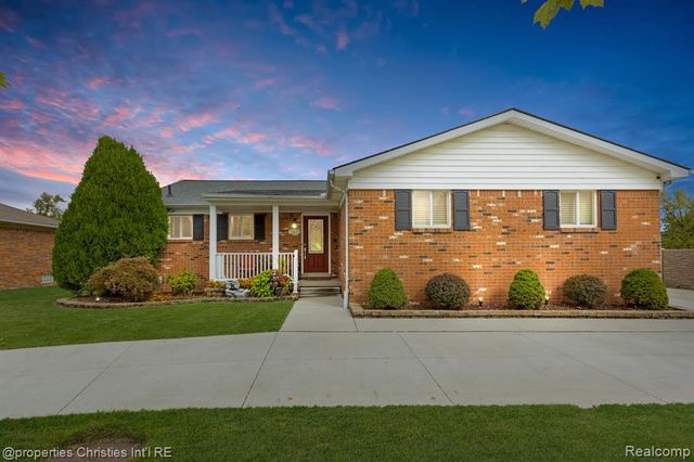 $395,000 | 15873 Summit Court, Macomb, MI 48044