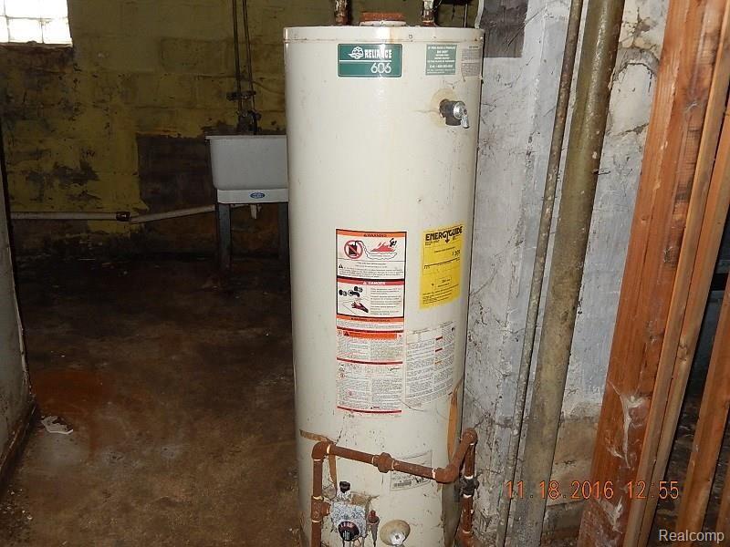 256 Frazier Street River Rouge, MI 48218 - Photo 12 of 17 DSCN0426.JPG