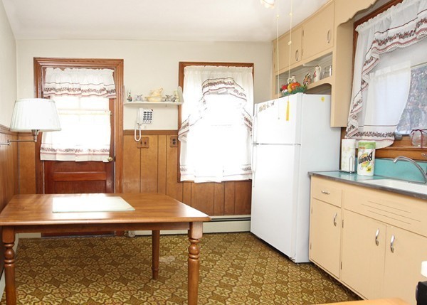 405 Mountain Road Holyoke, MA 01040 - Photo 13 of 21