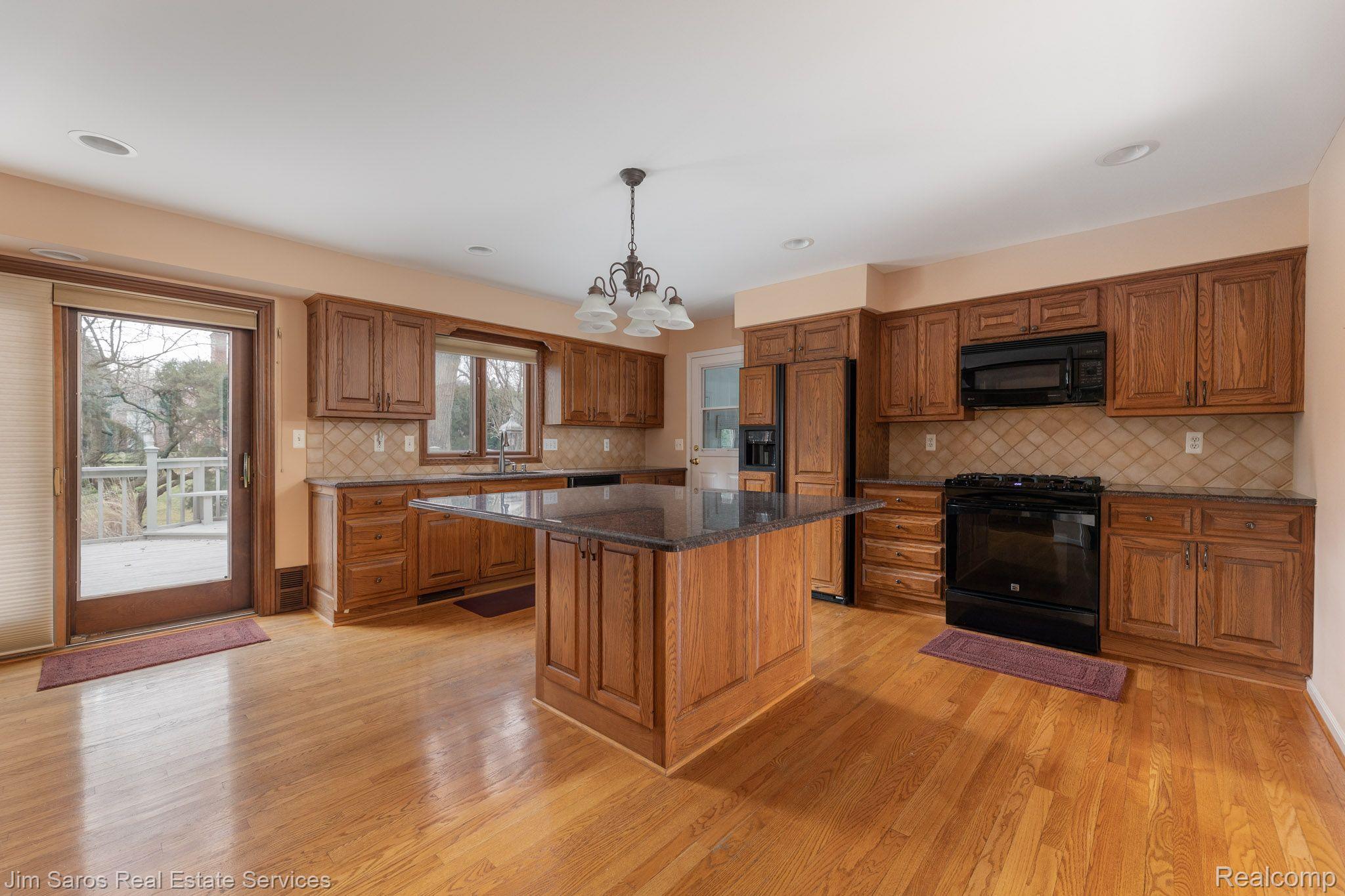 35 South Duval Road Grosse Pointe, MI 48236 - Photo 5 of 34 Gallery Image 5