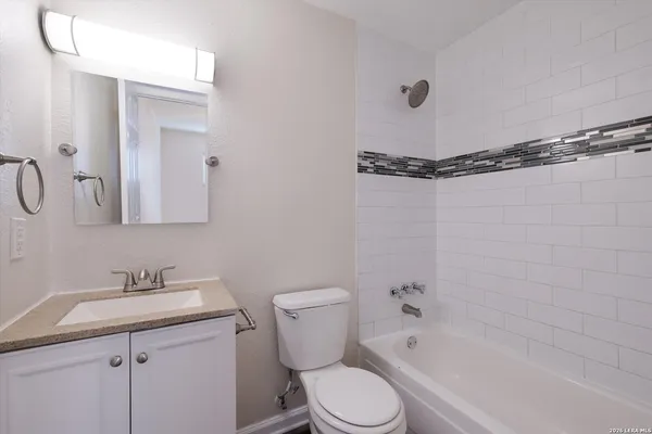 $1,575 | 7809 Hollow Oak, Live Oak, TX 78233