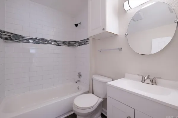 $1,575 | 7809 Hollow Oak, Live Oak, TX 78233