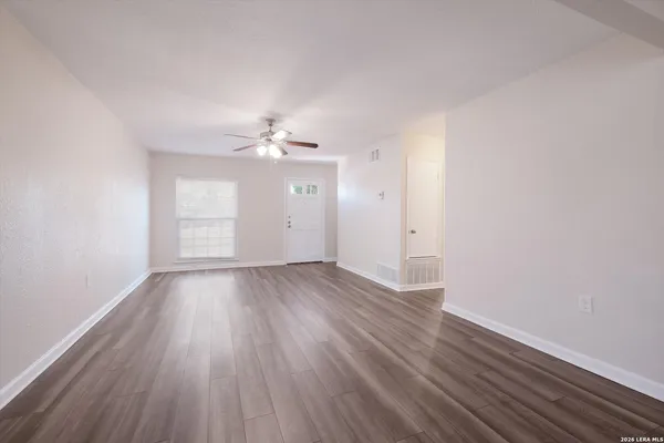 $1,575 | 7809 Hollow Oak, Live Oak, TX 78233