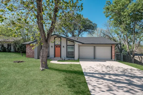 $1,575 | 7809 Hollow Oak, Live Oak, TX 78233