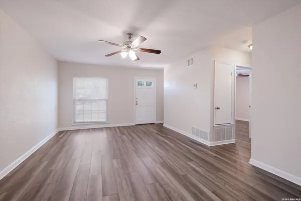 $1,575 | 7809 Hollow Oak, Live Oak, TX 78233