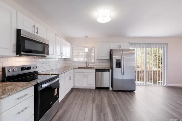 $1,575 | 7809 Hollow Oak, Live Oak, TX 78233