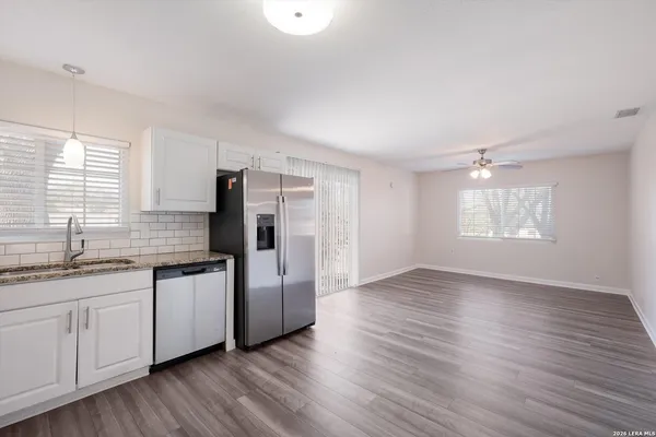 $1,575 | 7809 Hollow Oak, Live Oak, TX 78233