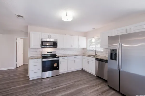 $1,575 | 7809 Hollow Oak, Live Oak, TX 78233