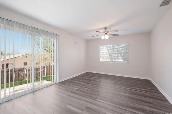 $1,575 | 7809 Hollow Oak, Live Oak, TX 78233