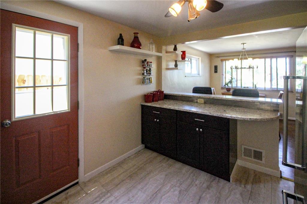 3400 Lockridge Road Pittsburgh, PA 15234 - Photo 11 of 26 Gallery Image 11