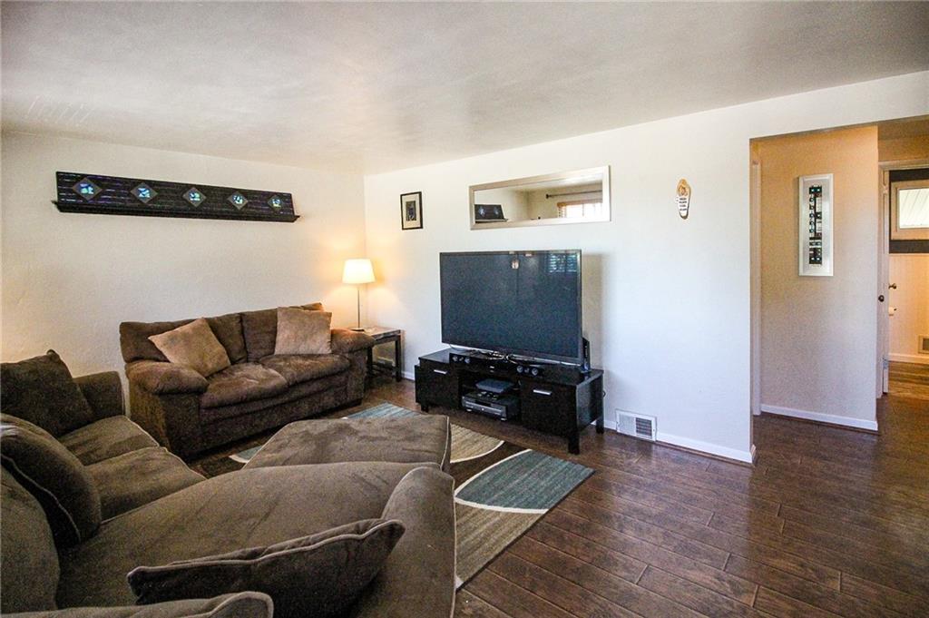 3400 Lockridge Road Pittsburgh, PA 15234 - Photo 4 of 26 Gallery Image 4
