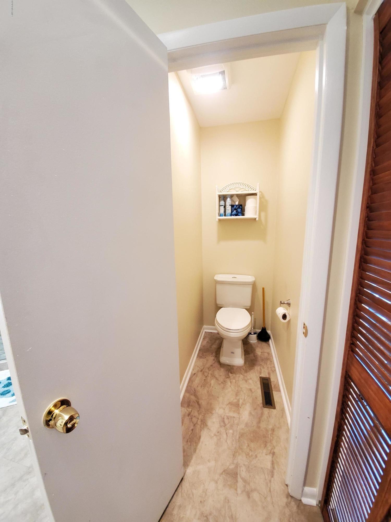 6090 Culpepper Road Southwest Ocean Isle Beach, NC 28469 - Photo 29 of 32 Master toilet