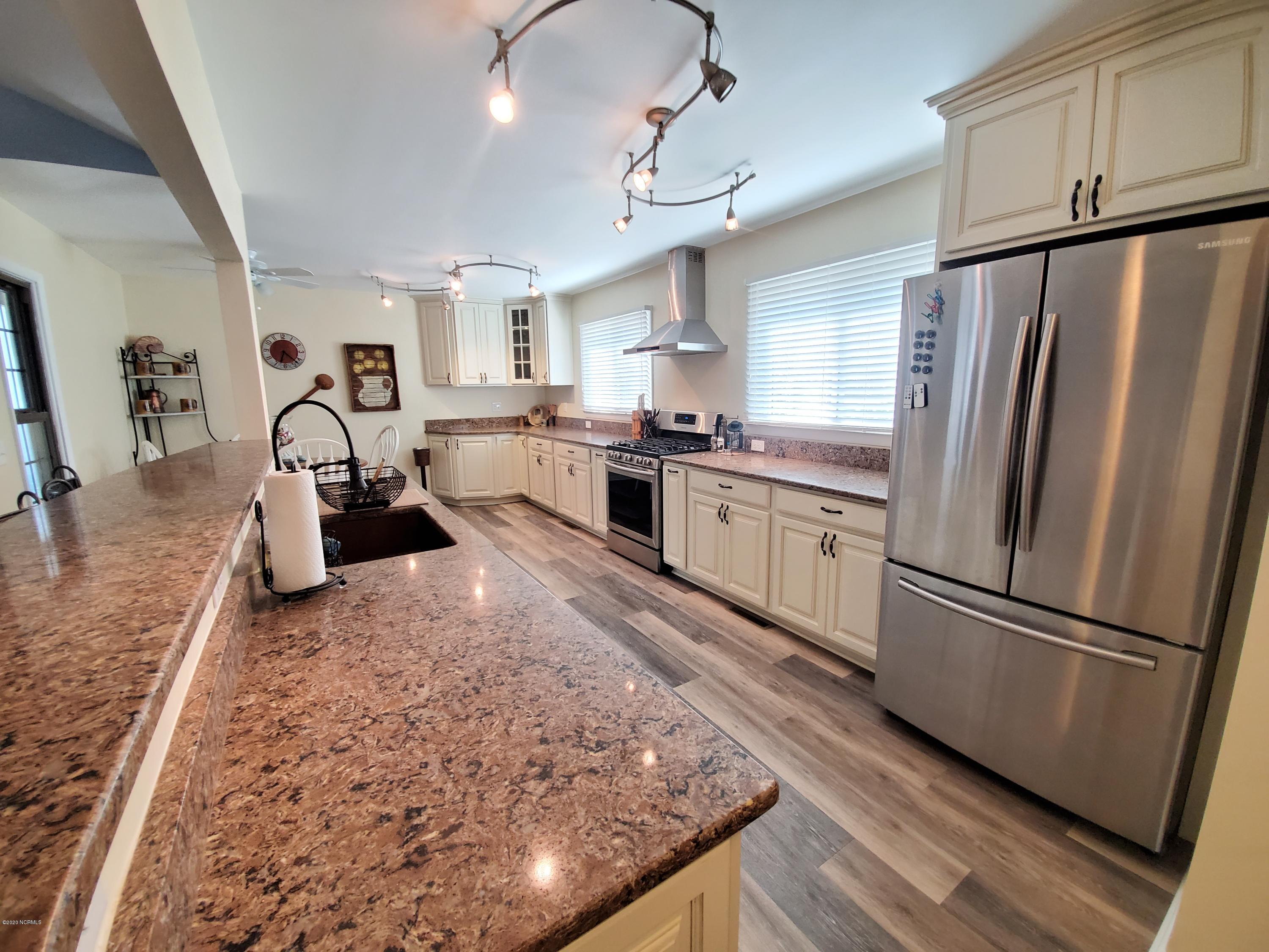 6090 Culpepper Road Southwest Ocean Isle Beach, NC 28469 - Photo 3 of 32 Kitchen