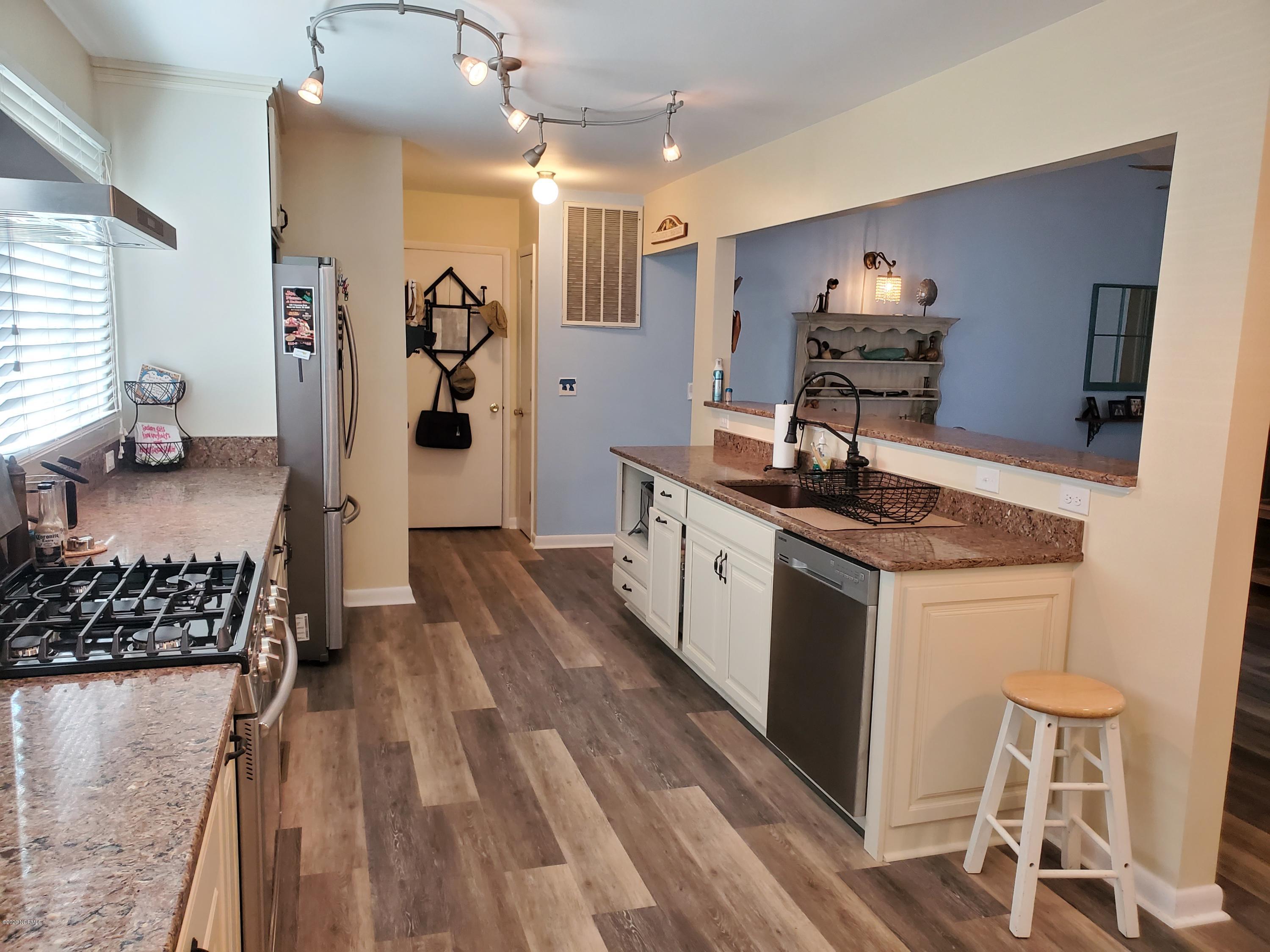 6090 Culpepper Road Southwest Ocean Isle Beach, NC 28469 - Photo 7 of 32 Kitchen
