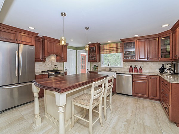 226 Concord Road Wayland, MA 01778 - Photo 2 of 16 Gallery Image 2