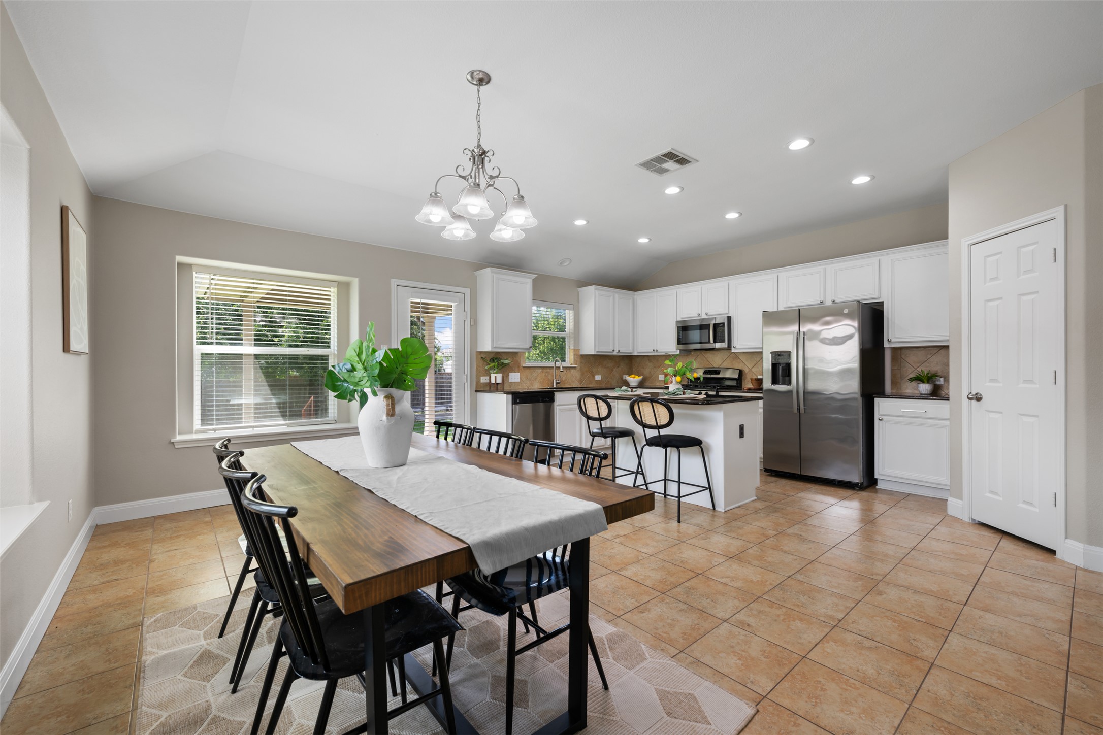 18820 Edinburgh Castle Road Pflugerville, TX 78660 - Photo 20 of 37 a kitchen with a table and chairs in it