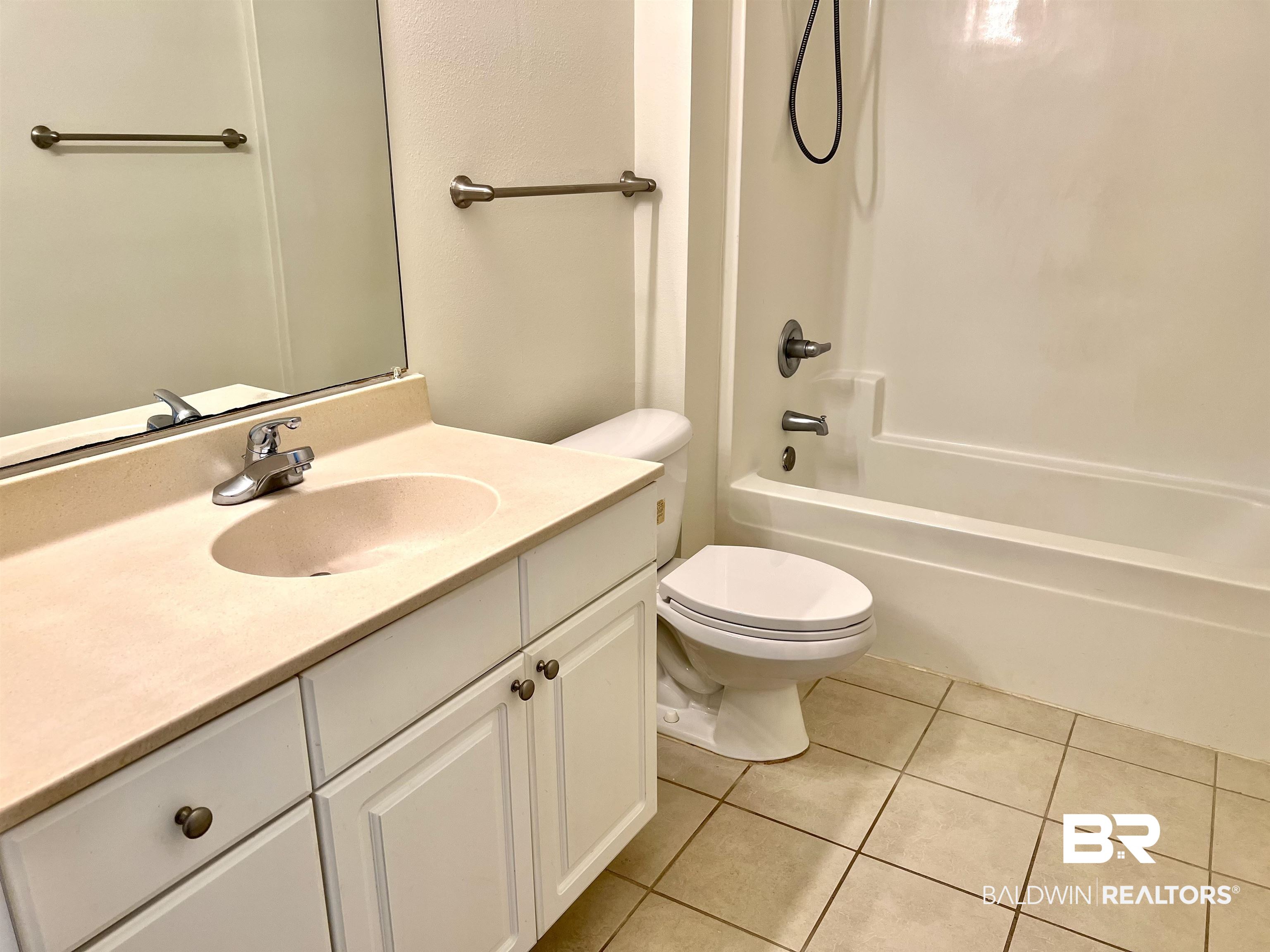 450 Park Avenue, Unit 802 Foley, AL 36535 - Photo 16 of 43 Primary bathroom