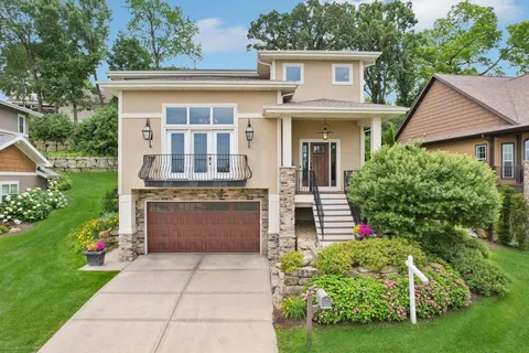 $699,900 | 6679 South Chickahauk Trail, Middleton, WI 53562