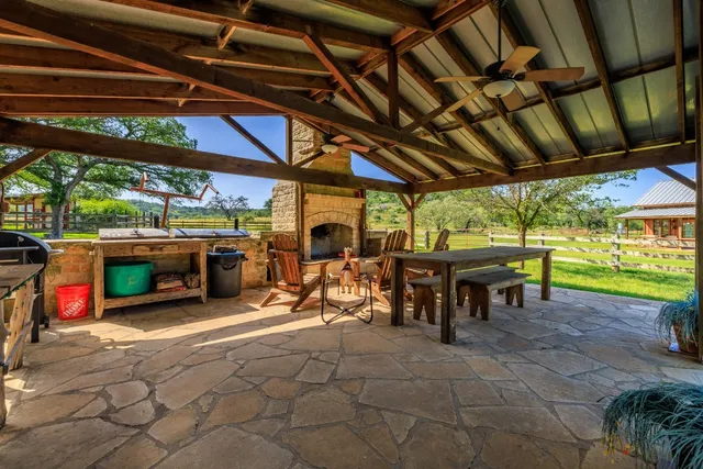 a view of a back yard with a house