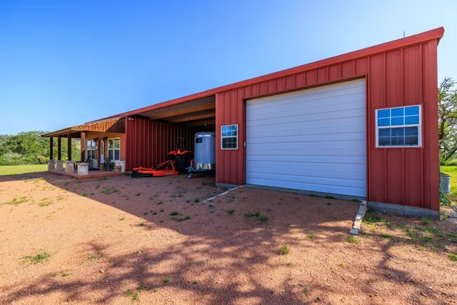 a view of a house with backyard porch and garden