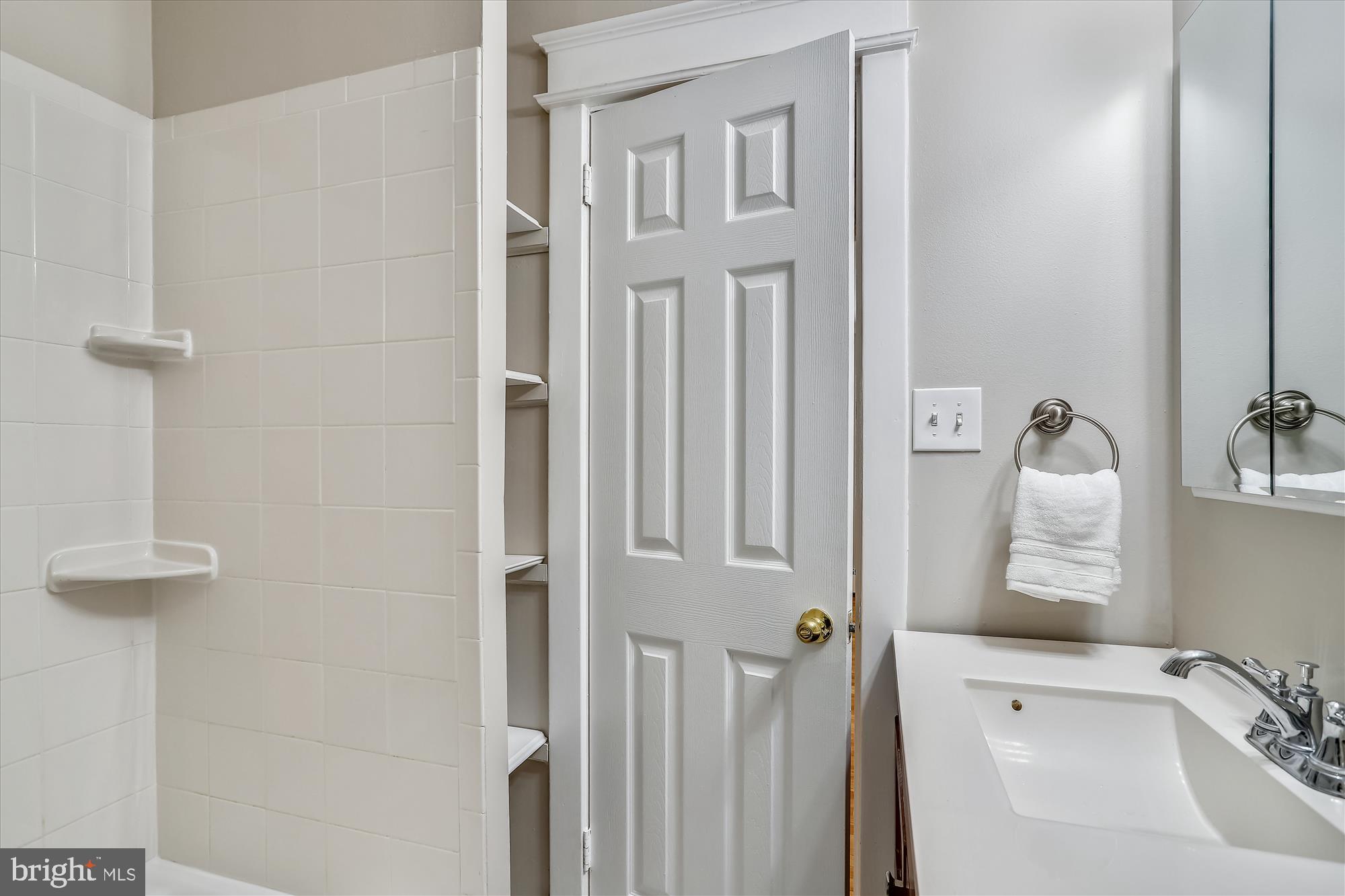 1821 Birch Road McLean, VA 22101 - Photo 48 of 54 Upper Level Hall Bath