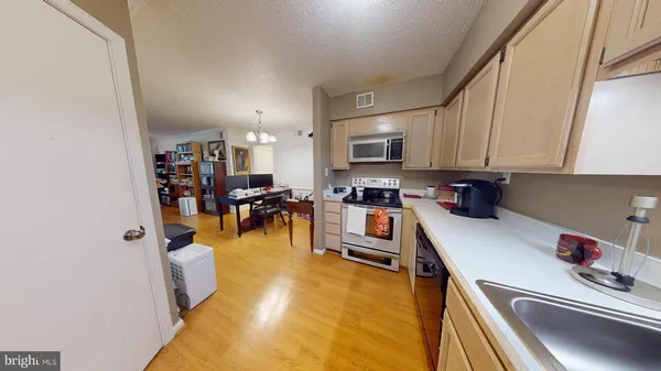 $1,825 | 3101 Patrick Henry Drive, Unit 132, Falls Church, VA 22044